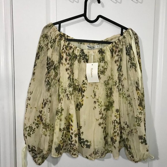 Reborn Tops - NWT - Floral Off The Shoulder Top